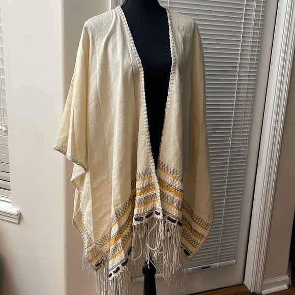 Biya by Jonny Was Cream Aro Embroidered Fringe Detail Linen Blend Poncho - Picture 1 of 10